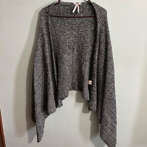 Derek Heart black and white sweater